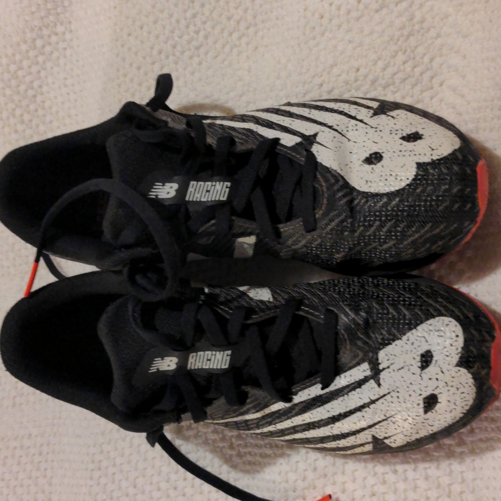 Running spike shoes